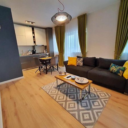 Elias Central Apartment - 2 Bedrooms & Free Parking أرادايا المظهر الخارجي الصورة
