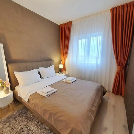Elias Central Apartment - 2 Bedrooms & Free Parking أرادايا المظهر الخارجي الصورة