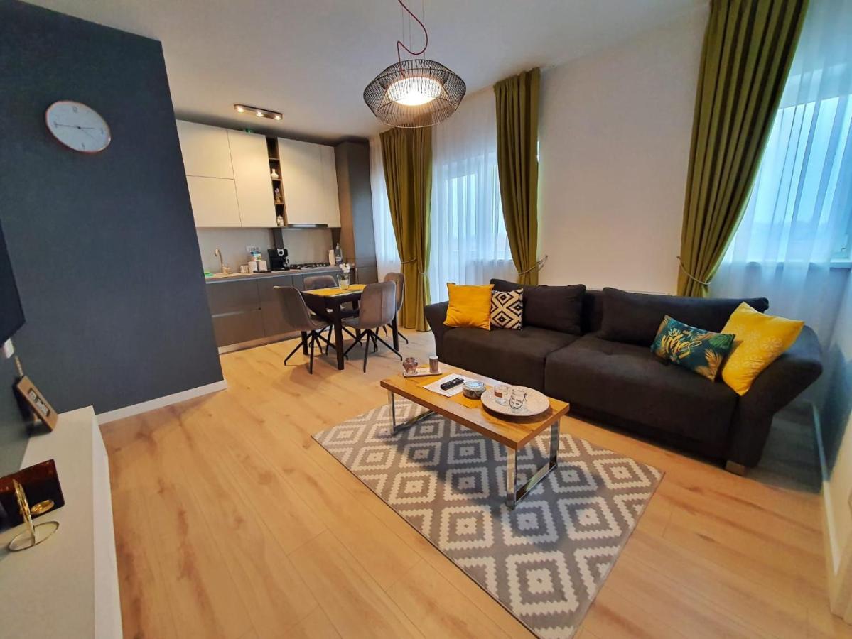 Elias Central Apartment - 2 Bedrooms & Free Parking أرادايا المظهر الخارجي الصورة